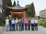 望江縣詩(shī)詞協(xié)會(huì)到楊灣中學(xué)開(kāi)展“詩(shī)詞進(jìn)校園”活動(dòng)