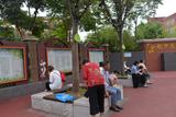 暖心！合肥一小学门口设立家长“等候休息区”