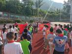 績溪縣板橋?qū)W校組織開展“童心向黨，向國旗黨旗敬禮”主題教育活動(dòng)