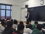 中国共产党，历史的选择 —— 界首中学校党委副书记刘泉民深入课堂讲思政            