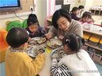 暖心陪餐护航成长 细心坚守筑幼健康