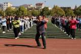 飒！安庆师大330名学子操场齐练岳家拳            