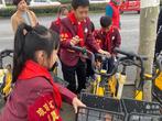 整理共享單車，共建文明城市——合肥市琥珀名城小學(xué)志愿者在行動(dòng)