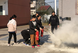 望江杨湾中心学校开展消防安全疏散演练活动