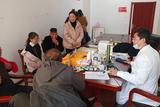 省针灸理疗康复研究院到霍山职业学校开展“我为群众办实事”义诊活动            