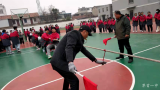 界首一中拔河比赛：在欢声笑语中增强班级向心力和凝聚力                      