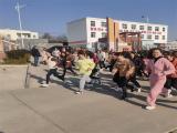 潜山市黄泥中心小学党支部举行教职工长跑比赛