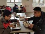 天长市十八集初中积极落实学生用餐陪餐制度