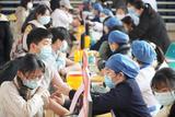 安庆师大万余人集体接种新冠疫苗加强针         
