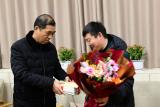 市教育局领导慰问界首中学教师代表            