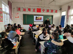 怀远县龙亢镇学区中心学校组织观看《生命重于泰山》专题片           