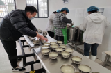 元宵送汤圆，爱心暖校园——颍上县耿棚中学开展免费送汤圆活动