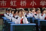 教育部：防控近视，强化中小学生“五项管理”