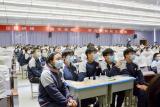 宿州市泗县三中学生体验“天宫课堂”，与王亚平同步做实验