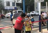 合肥市长江路第三小学兰亭分校：最美家长站好“护学岗” 撑起“平安伞”