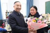 合肥市琥珀名城小学开展“三八”节主题慰问活动