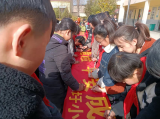 花样年华别因溺水停下 —— 怀远县龙亢镇学区苏圩小学开展防溺水签名宣誓活动   
