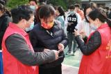 宿州十一中：紅馬甲服務(wù)核酸檢測