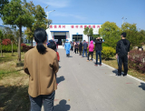 天长市坝田九年制学校党员志愿者助力社区疫情防控