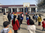 庐江县矾山镇探山小学开展“我心中的革命先烈故事”诵读活动