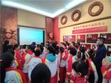 宁国市东津小学党支部看望英雄卢帅母亲 
