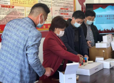 望江县委第二巡察组与教育局机关党支部到特教学校联合开展爱心捐助活动