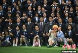 合肥：两千余师生同框拍摄“超级毕业照”