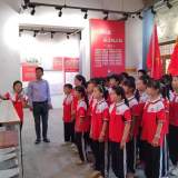 埇桥区栏杆镇石相小学少先中队开展“重走烽火路 重温入队誓词”主题实践活动