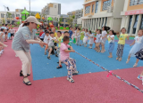 快乐运动  乐享童年 —— 怀宁县实验小学幼儿园开展拔河比赛活动  