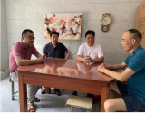 天長(zhǎng)市十八集小學(xué)黨支部支委：慰問(wèn)困難黨員 走訪留守兒童