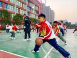 下课了，孩子们就应该走出教室