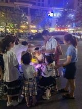 合肥一六八玫瑰园学校南校区：“爱心义卖”温暖接力