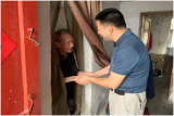 颍上县耿棚中学校长程孝刚同志看望慰问退休老教师