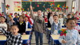 开学第一天，六安市裕安区梅花小学的学生收到老师的“惊喜”礼物！            