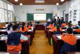 六安市裕安区政协主席聂贵廷一行视察指导梅花小学智慧书法教室                   