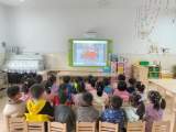 合肥市宿州路幼儿园中一班举行升旗仪式
