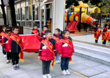 国旗伴成长 安全记我心——合肥市宿州路幼儿园中三班举行升旗仪式            