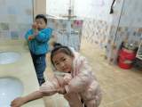 合肥市双岗幼儿园教育集团悦城分园：洗手不湿袖 我们最优“袖”