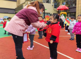 合肥市双岗幼儿园教育集团悦城分园开展“健康宝宝不挑食”主题教育升旗仪式