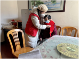 合肥市经开区海恒社区：爱心围巾送老人 共度元旦暖融融