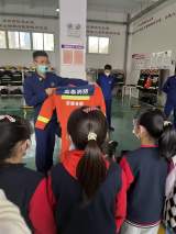 合肥市南門小學(xué)湖畔花園開展“參觀消防隊(duì) 致敬火焰藍(lán)”安全教育活動(dòng)