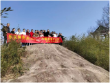 桐城市金神教育集团校金神初中党支部开展登山踏青庆祝“三八”妇女节