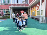 童眼看小巷 童心悟古韵——合肥市长江路幼儿园教育集团总园小班年级组开展进社区活动   