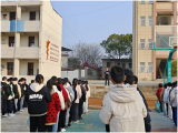 桐城市文昌教育集团校文昌初中：学习《雷锋日记》培育美德少年