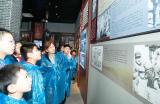合肥虹桥小学党支部书记给学生上思政课：学习革命先烈，不畏苦难、勇往直前