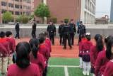 安全防暴演练 维护校园安全——派出所和特巡警大队走进滁州市会峰小学校园开展反恐防暴演练