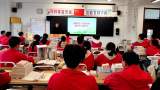界首一中举行清明节“祭奠英烈，传承美德”主题班会       
