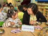 庐阳实验幼儿园教育集团红玺台总园：暖心陪餐 爱在行动
