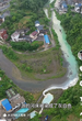 湖南湘西州一河流疑遭污水排放被染成白色 主管部门回应：已介入调查